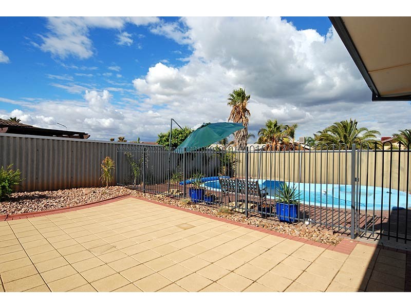 2 Woonda Crescent, North Haven SA 5018