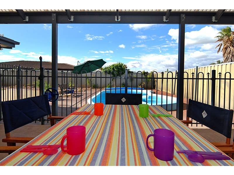 2 Woonda Crescent, North Haven SA 5018