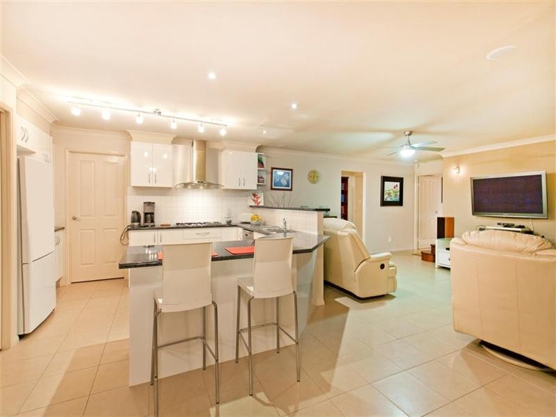 14 Gloria Parade, Redland Bay QLD 4165