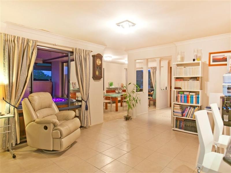 14 Gloria Parade, Redland Bay QLD 4165