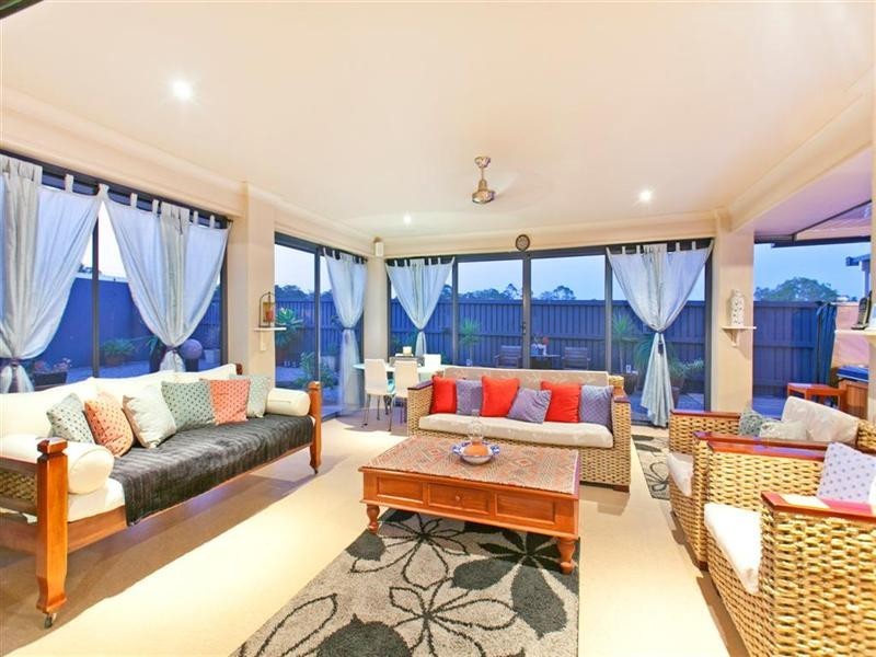 14 Gloria Parade, Redland Bay QLD 4165