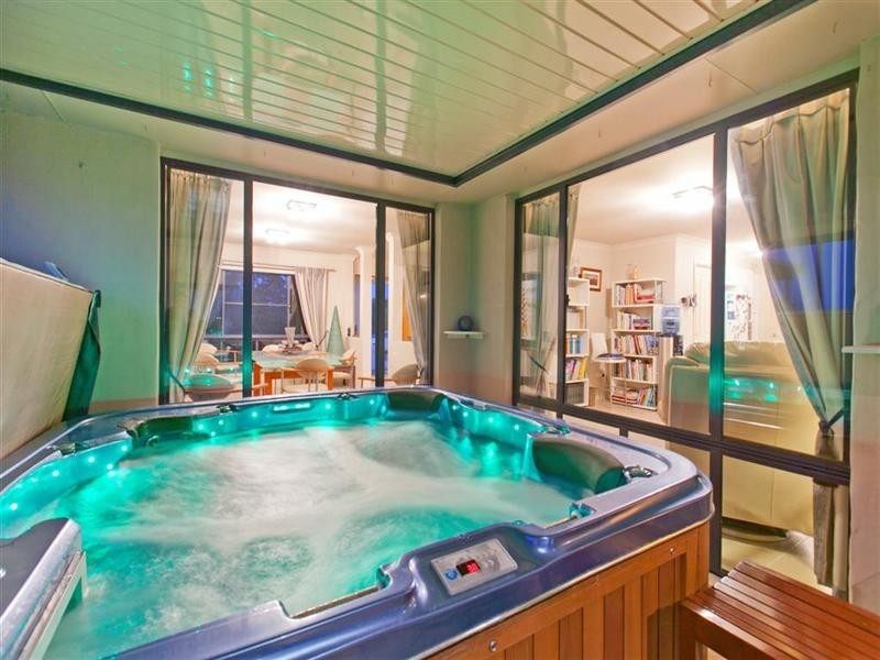 14 Gloria Parade, Redland Bay QLD 4165