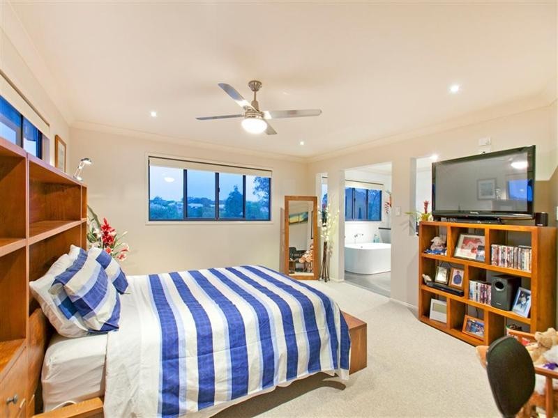 14 Gloria Parade, Redland Bay QLD 4165
