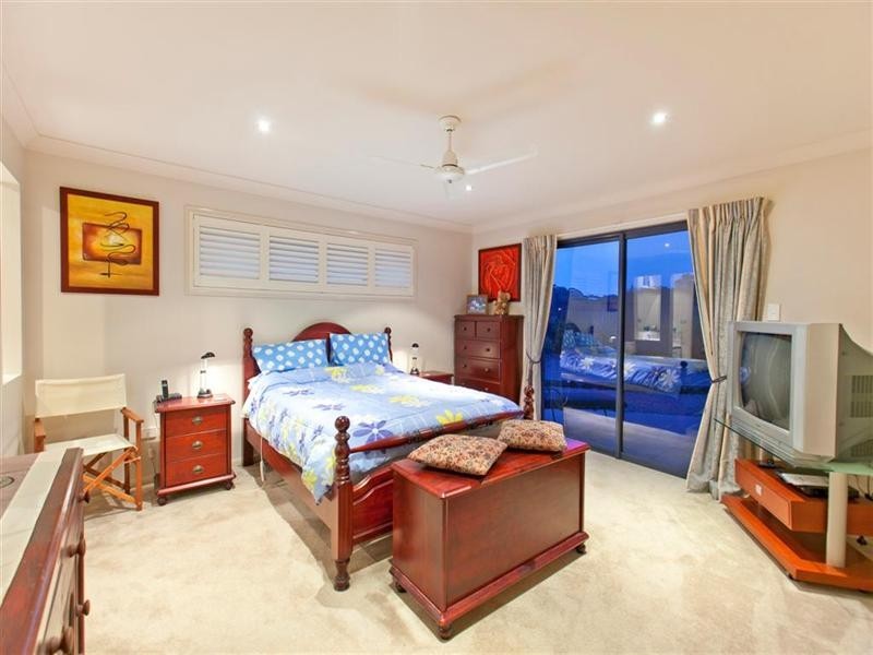 14 Gloria Parade, Redland Bay QLD 4165