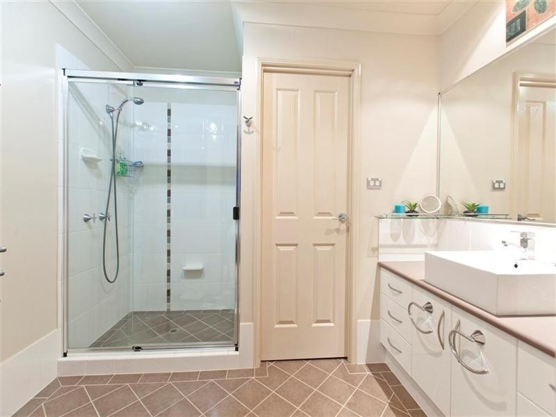 14 Gloria Parade, Redland Bay QLD 4165