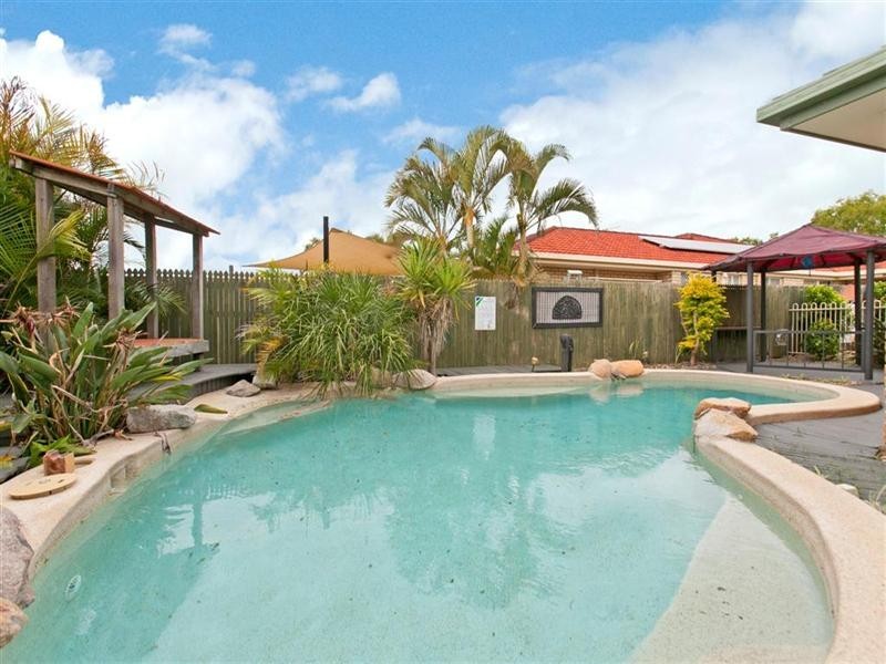 10 Cresthill Street, Birkdale QLD 4159