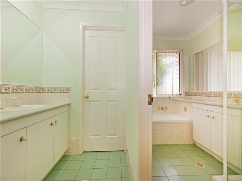 10 Cresthill Street, Birkdale QLD 4159