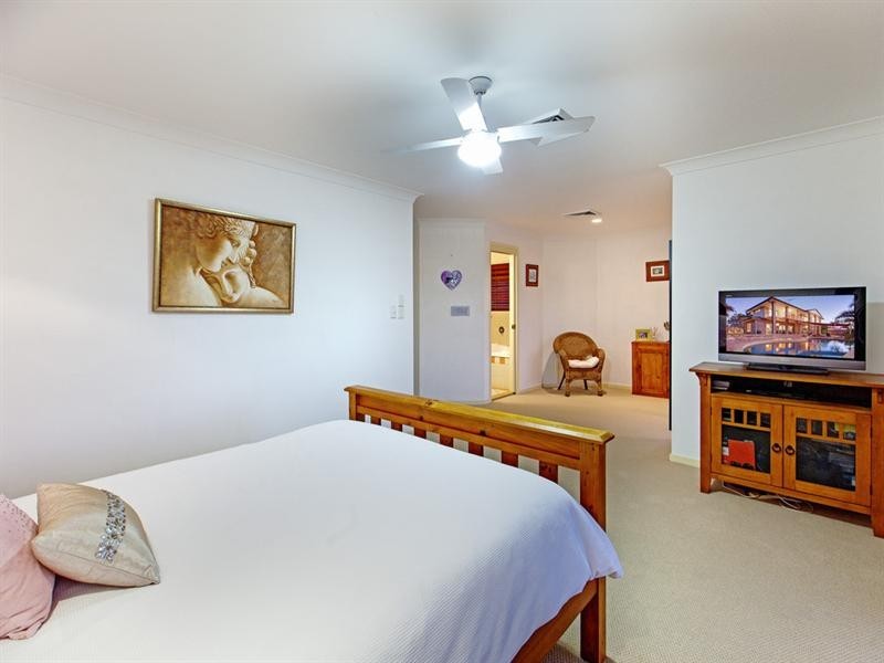 10 Kinsail Court, Raby Bay QLD 4163