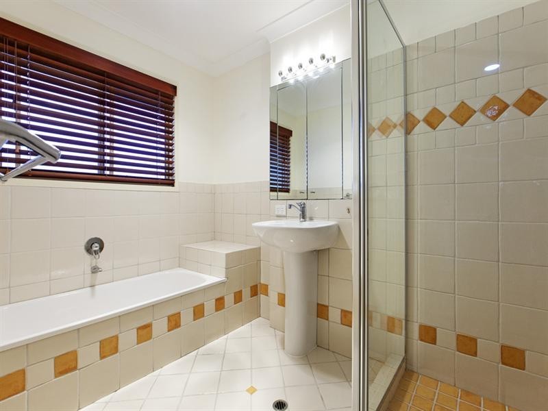 10 Kinsail Court, Raby Bay QLD 4163