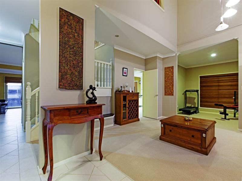 10 Kinsail Court, Raby Bay QLD 4163