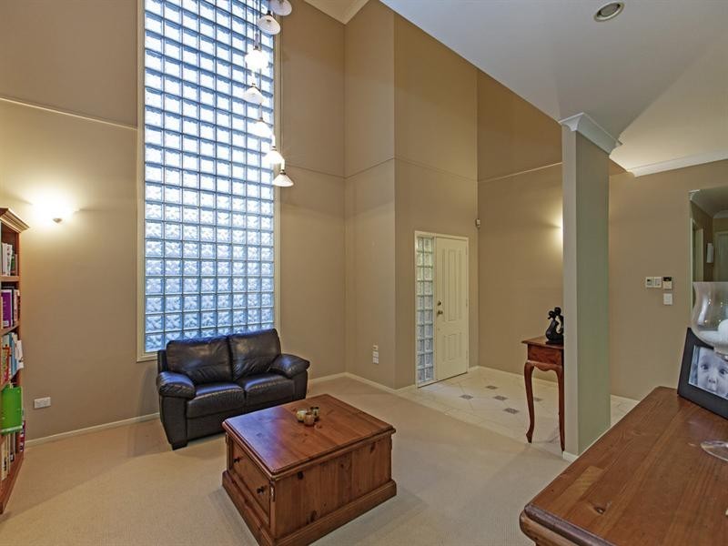 10 Kinsail Court, Raby Bay QLD 4163