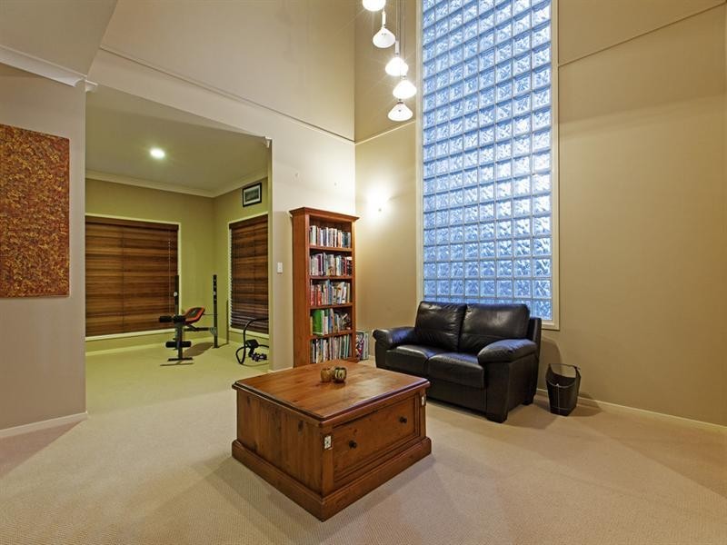 10 Kinsail Court, Raby Bay QLD 4163