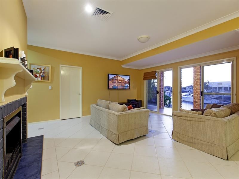 10 Kinsail Court, Raby Bay QLD 4163