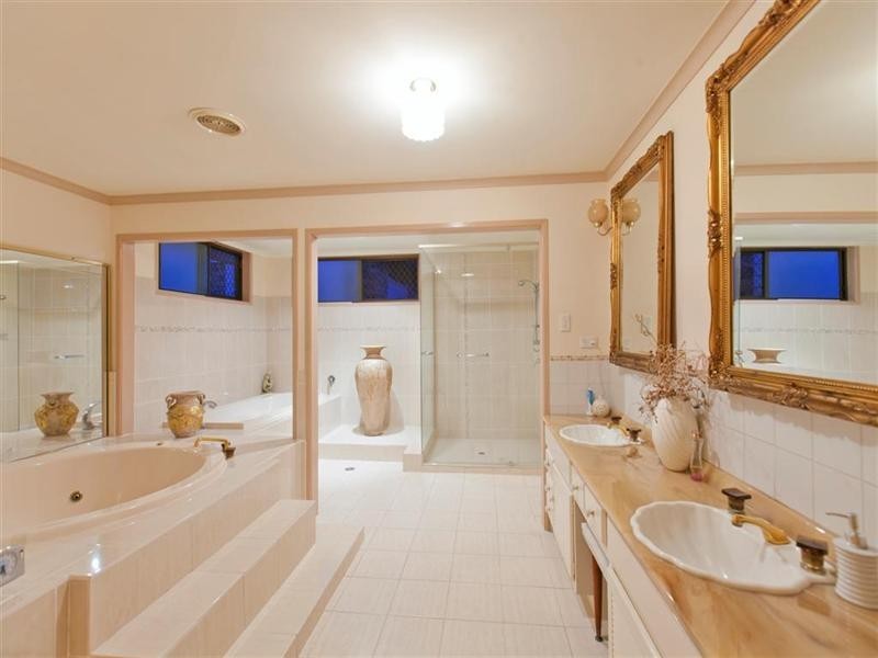 82-86 Winston Road, Sheldon QLD 4157