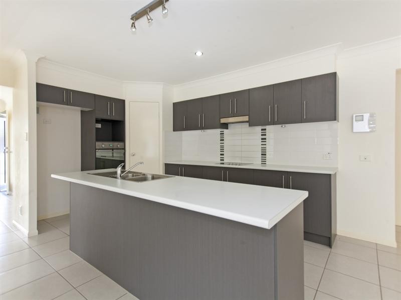 13 Pentecost Place, Redland Bay QLD 4165
