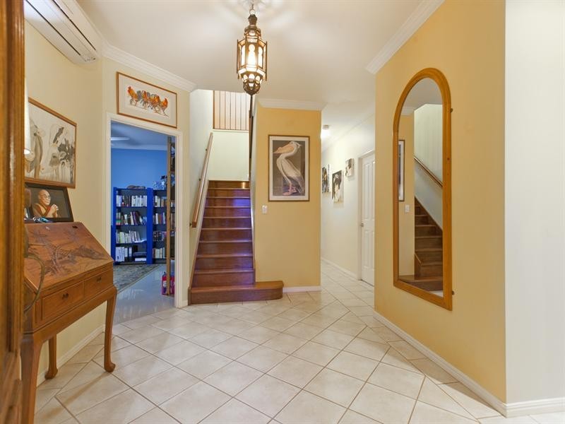 10 Sunray Place, Birkdale QLD 4159