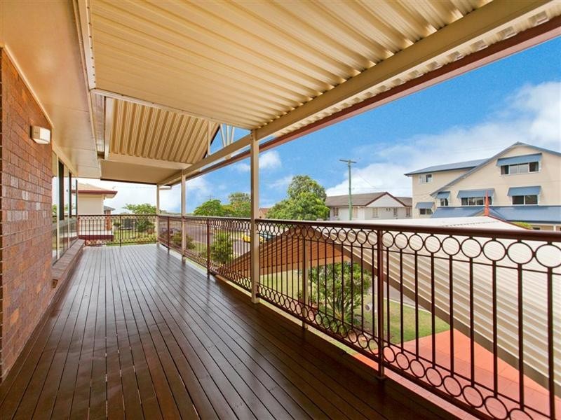 8 Price Avenue, Birkdale QLD 4159