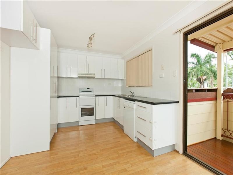 8 Price Avenue, Birkdale QLD 4159