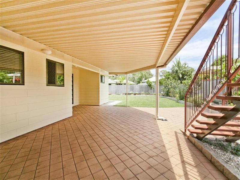 8 Price Avenue, Birkdale QLD 4159