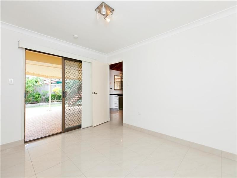 8 Price Avenue, Birkdale QLD 4159