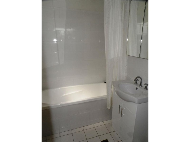 104 THOMAS Street, Birkdale QLD 4159