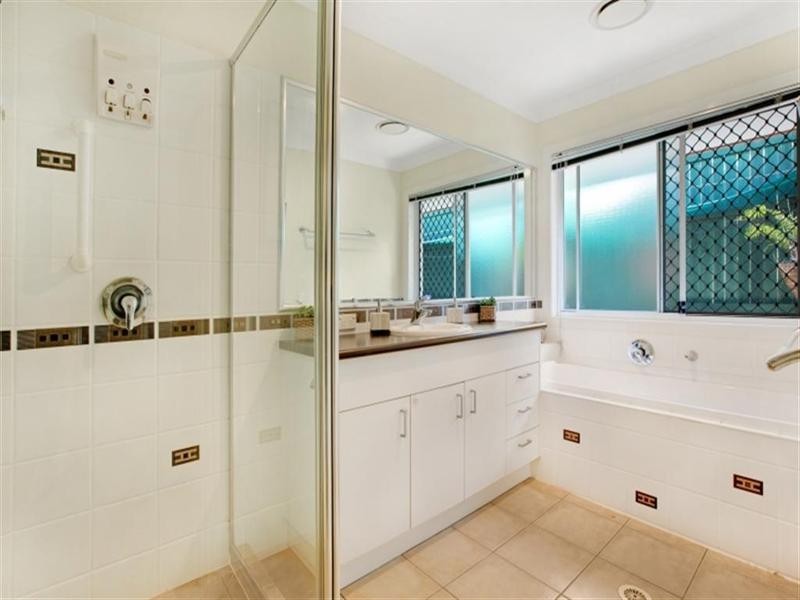 1 Zeus Court, Cleveland QLD 4163