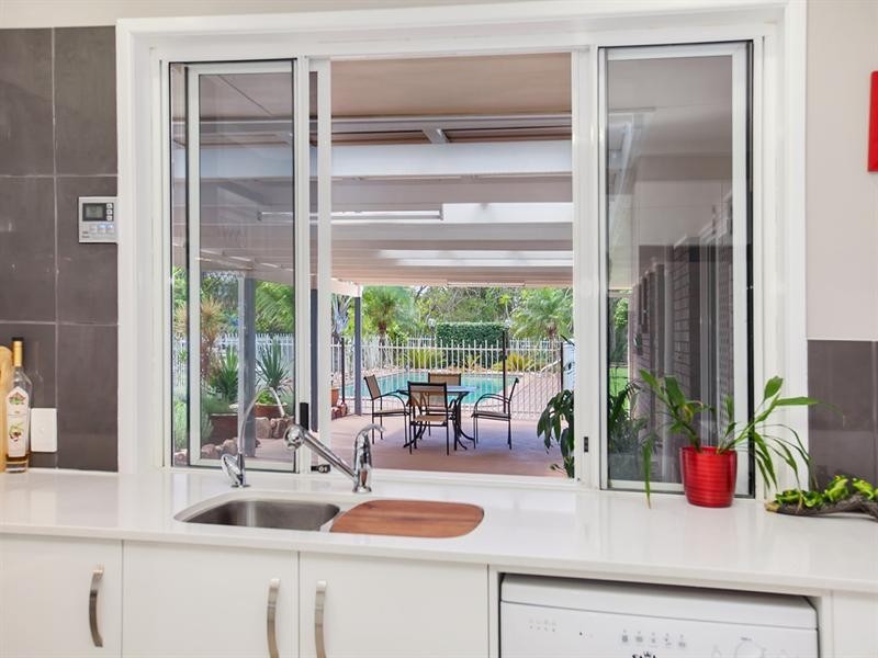 31 Whitehall Avenue, Birkdale QLD 4159