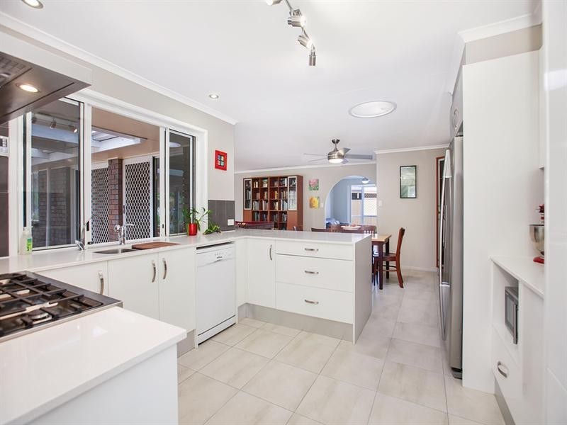 31 Whitehall Avenue, Birkdale QLD 4159