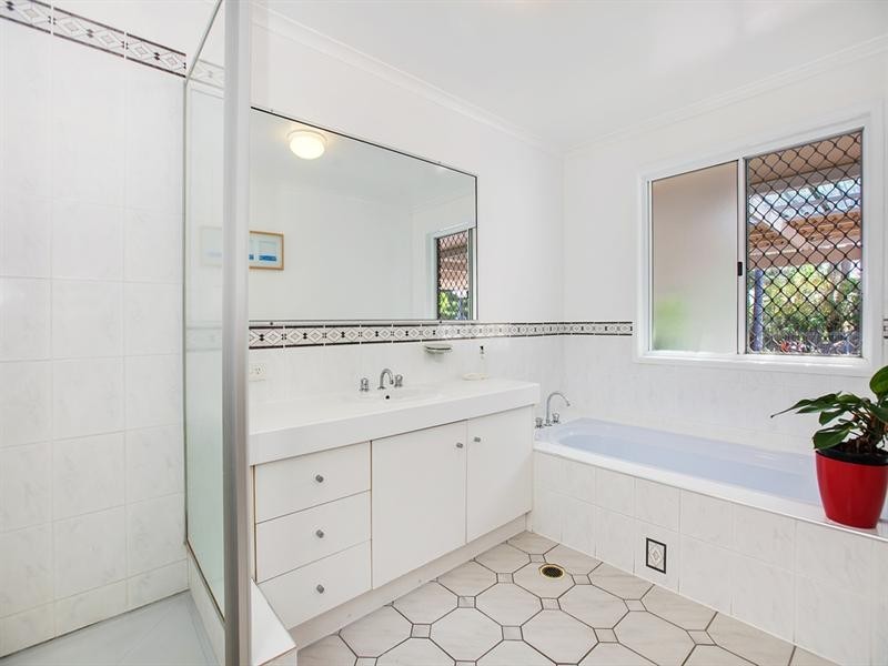 31 Whitehall Avenue, Birkdale QLD 4159