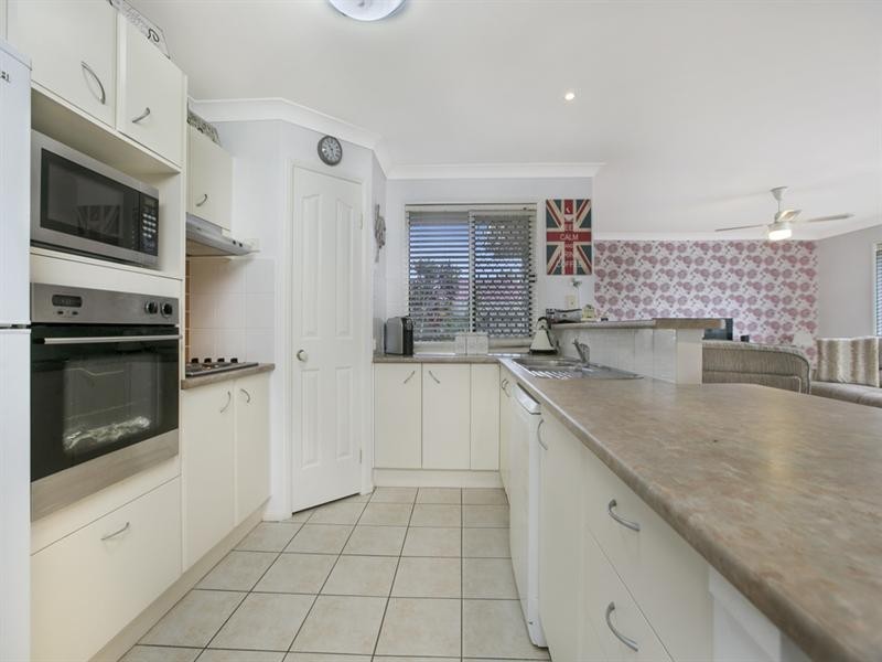 8 Spinnaker Circuit, Redland Bay QLD 4165