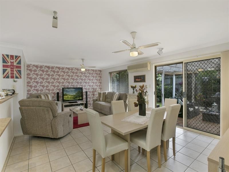 8 Spinnaker Circuit, Redland Bay QLD 4165