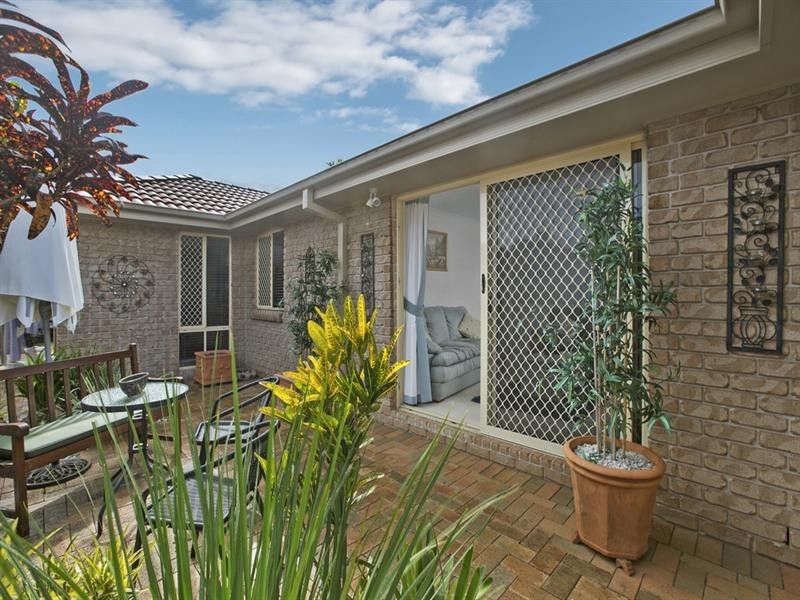 8 Spinnaker Circuit, Redland Bay QLD 4165