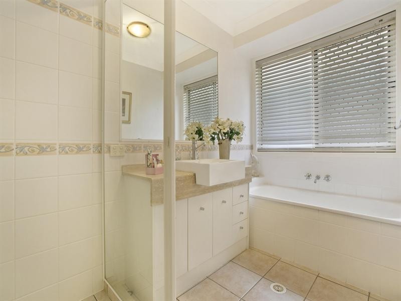 8 Spinnaker Circuit, Redland Bay QLD 4165