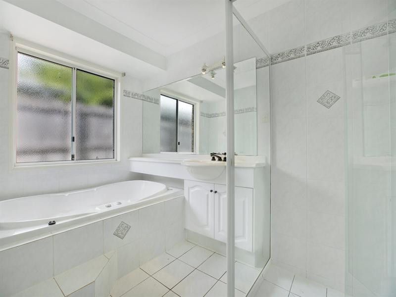 4 Pecan Court, Birkdale QLD 4159