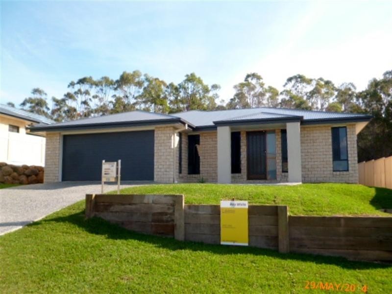 72 EMPEROR Drive, Redland Bay QLD 4165