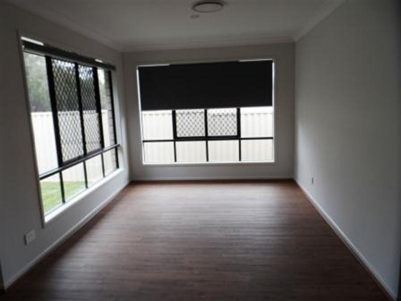 72 EMPEROR Drive, Redland Bay QLD 4165