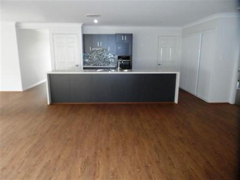 72 EMPEROR Drive, Redland Bay QLD 4165