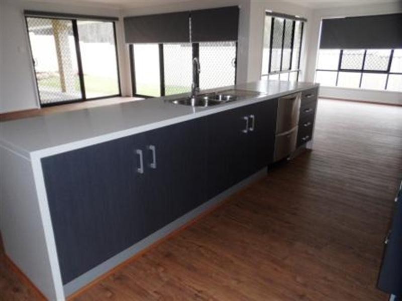 72 EMPEROR Drive, Redland Bay QLD 4165