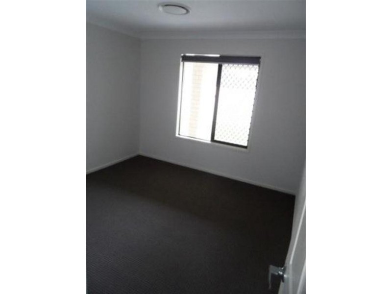 72 EMPEROR Drive, Redland Bay QLD 4165