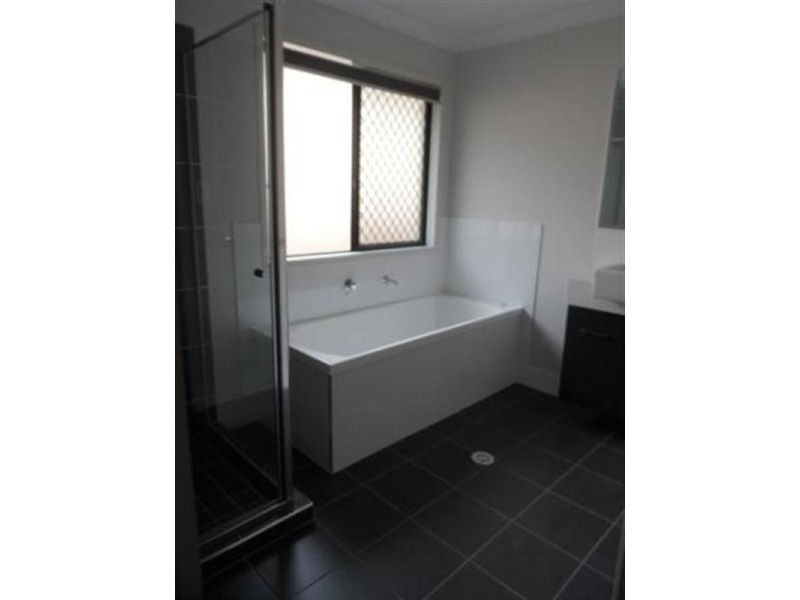 72 EMPEROR Drive, Redland Bay QLD 4165