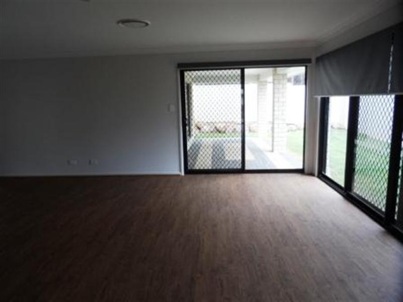 72 EMPEROR Drive, Redland Bay QLD 4165