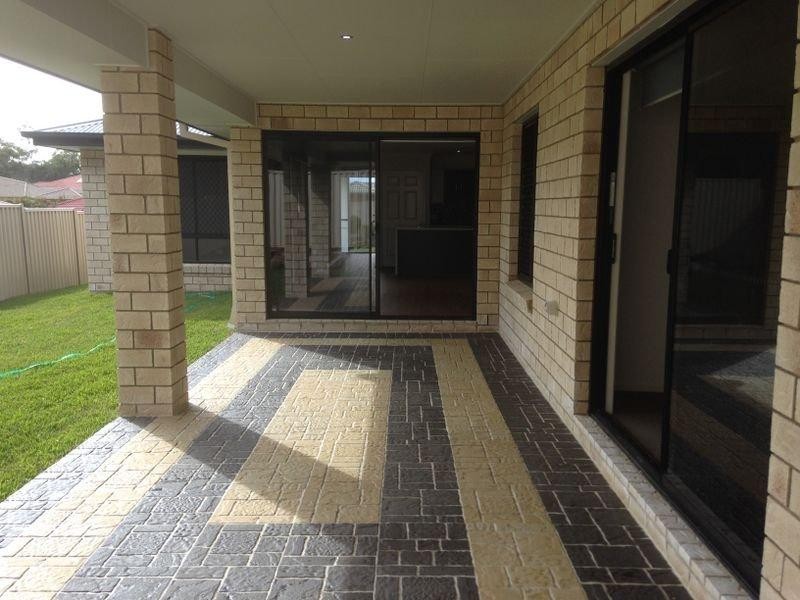 72 EMPEROR Drive, Redland Bay QLD 4165