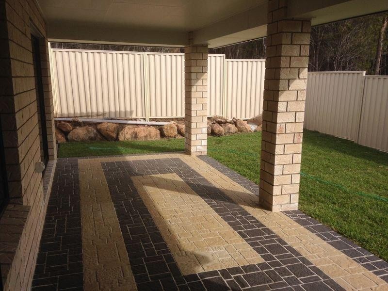 72 EMPEROR Drive, Redland Bay QLD 4165