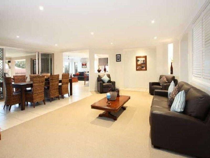 27 TRAFALGAR VALE Avenue, Wellington Point QLD 4160