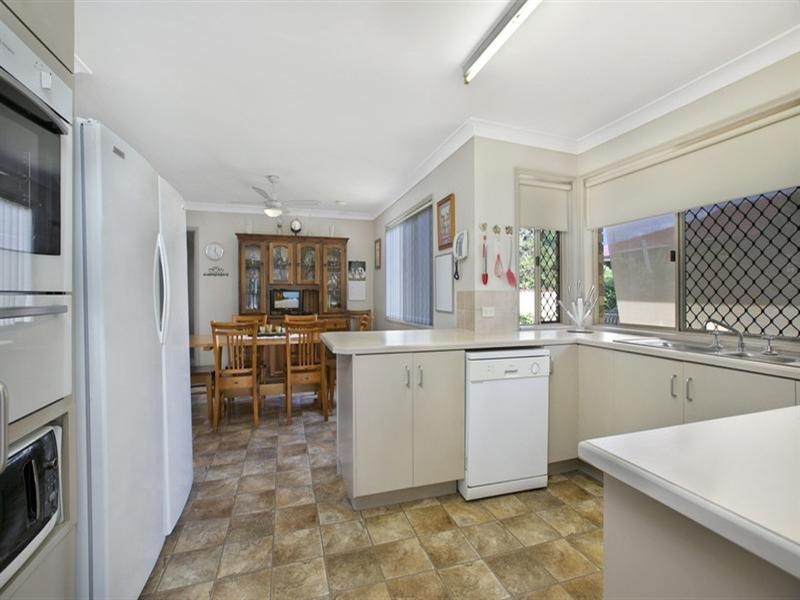 27 QUEENS COURT Road, Alexandra Hills QLD 4161