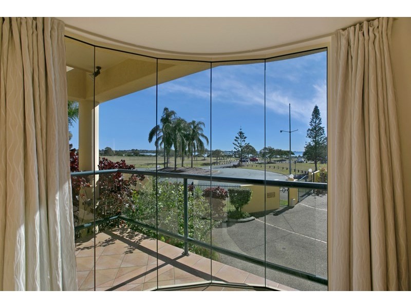 6/16 Commodore Drive, Birkdale QLD 4159