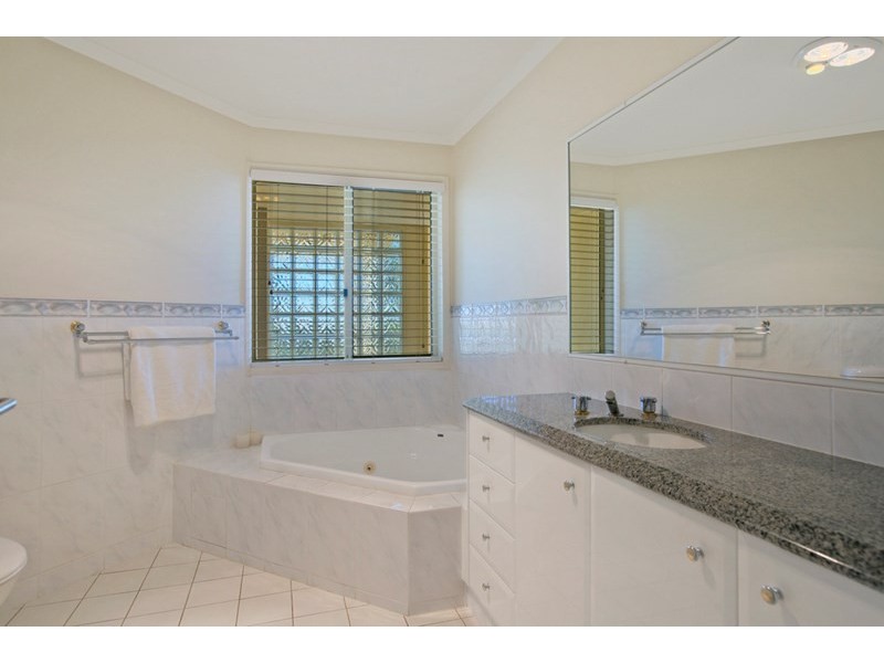 6/16 Commodore Drive, Birkdale QLD 4159