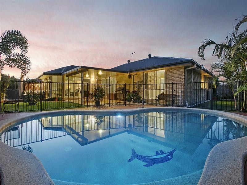 2 Paperbark Place, Wakerley QLD 4154