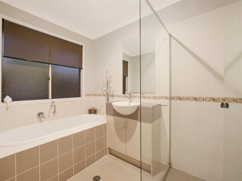 2 Paperbark Place, Wakerley QLD 4154