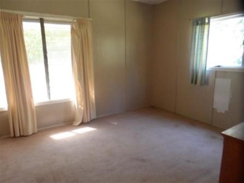 27 DOUBLE JUMP Road, Redland Bay QLD 4165